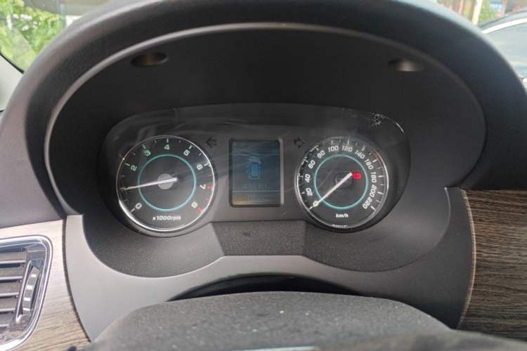 Used JAC Group Refine M5 2014 Colorway 2.0T Gasoline Manual Business Edition Odometer Close Up