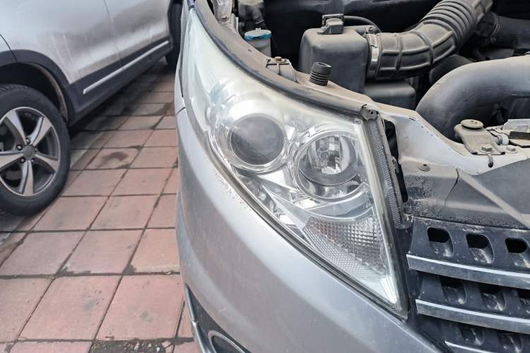 Used JAC Group Refine M5 2014 2.0T Gasoline Automatic Business Edition Right Front Headlight