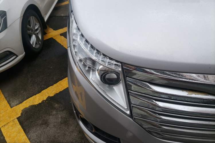 Used JAC Group Refine M5 2014 2.0T Gasoline Automatic Business Edition Right Front Headlight