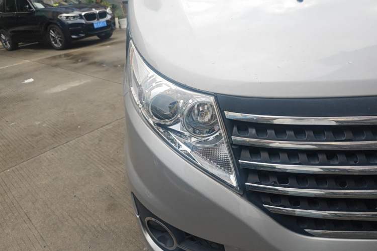 Used JAC Group Refine M5 2014 Colorway 2.0T Gasoline Manual Business Edition Right Front Headlight