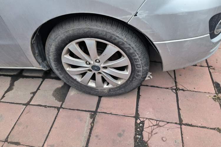 Used JAC Group Refine M5 2014 2.0T Gasoline Automatic Business Edition Right Front Wheel Hub