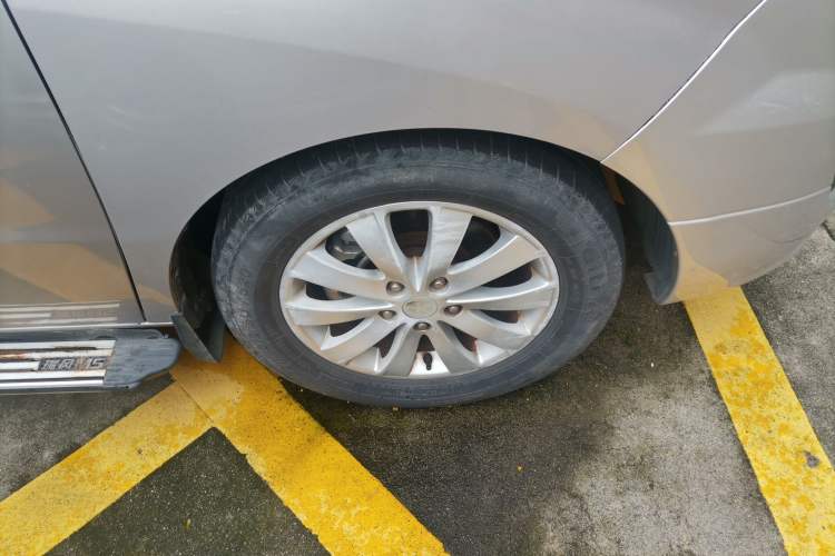 Used JAC Group Refine M5 2014 2.0T Gasoline Automatic Business Edition Right Front Wheel Hub