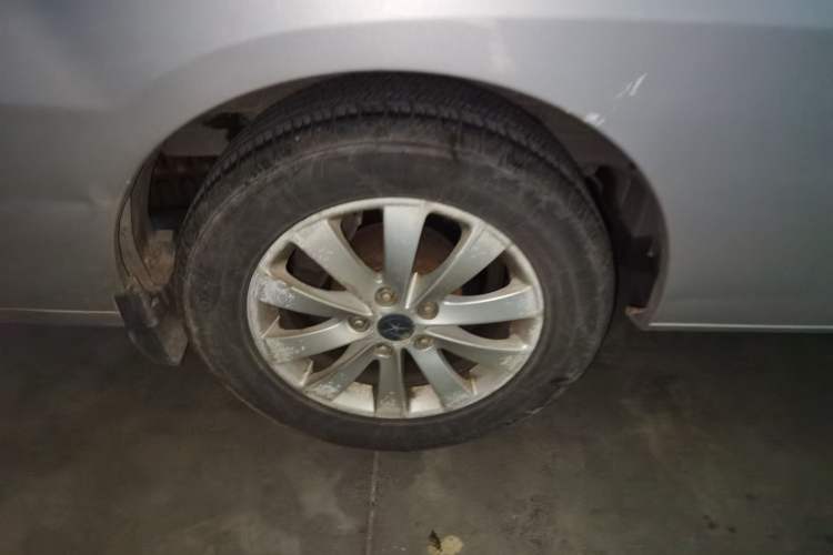 Used JAC Group Refine M5 2014 Colorway 2.0T Gasoline Automatic Business Edition Right Front Wheel Hub