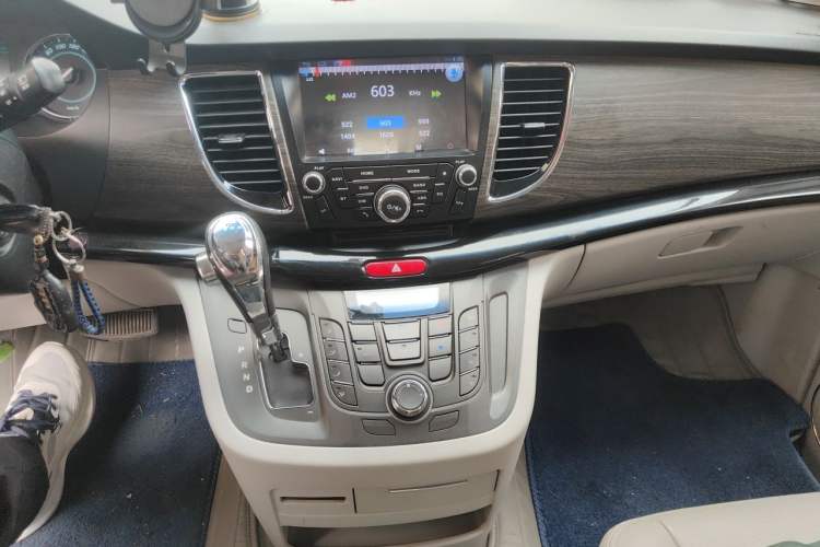 Used JAC Group Refine M5 2014 Colorway 2.0T Gasoline Automatic Business Edition Audio And AC Panel
