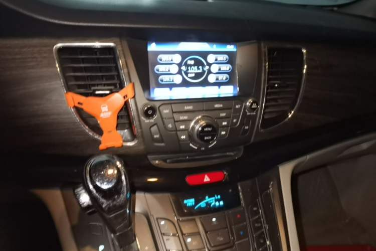 Used JAC Group Refine M5 2014 Colorway 2.0T Gasoline Automatic Business Edition Audio And AC Panel