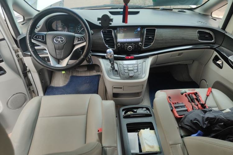Used JAC Group Refine M5 2014 Colorway 2.0T Gasoline Automatic Business Edition Center Console