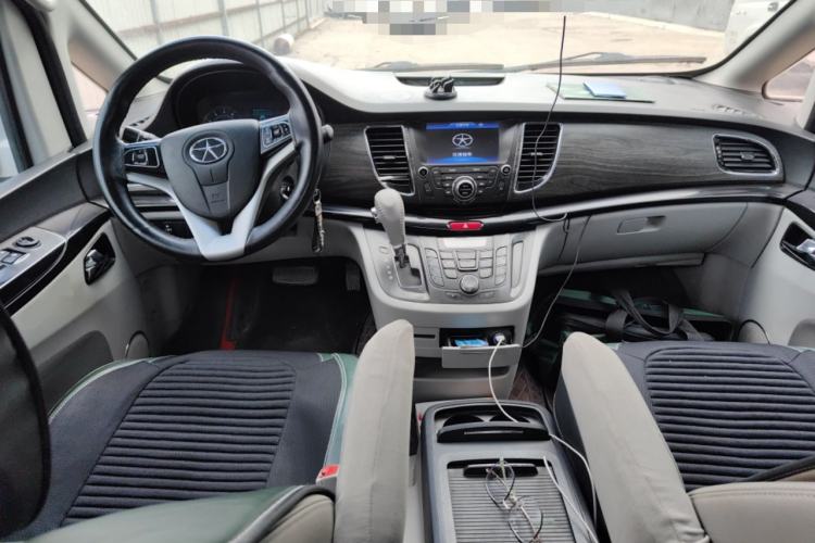 Used JAC Group Refine M5 2014 Colorway 2.0T Gasoline Automatic Business Edition Center Console