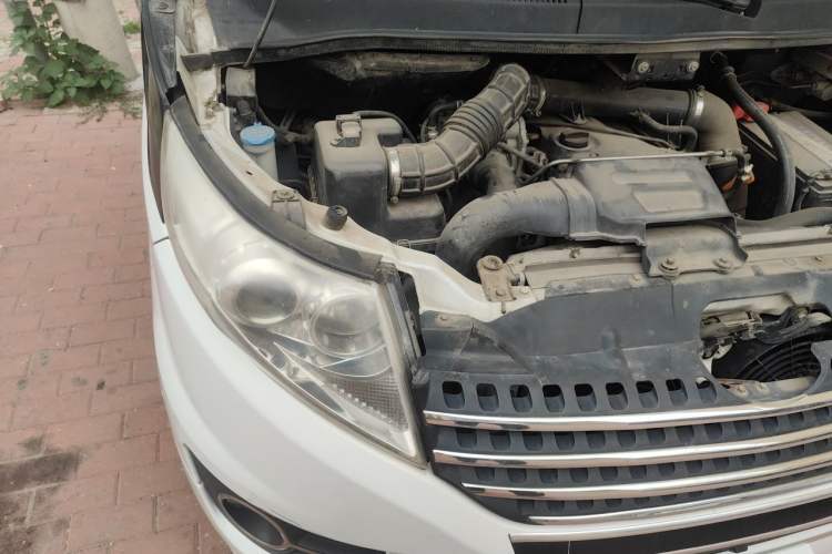 Used JAC Group Refine M5 2014 Colorway 2.0T Gasoline Automatic Business Edition Engine Bay Right