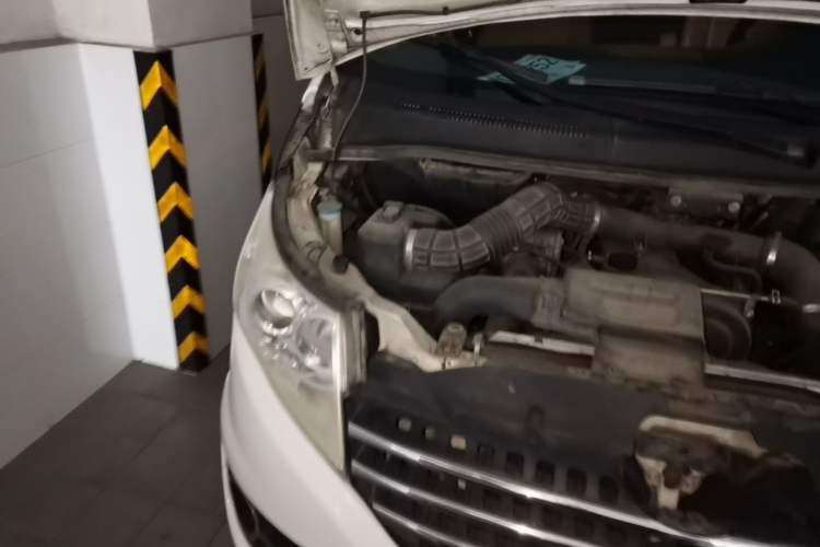 Used JAC Group Refine M5 2014 Colorway 2.0T Gasoline Automatic Business Edition Engine Bay Right