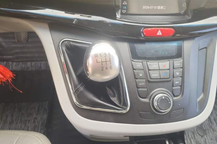 Used JAC Group Refine M5 2014 Colorway 2.0T Gasoline Manual Business Edition Gear Lever
