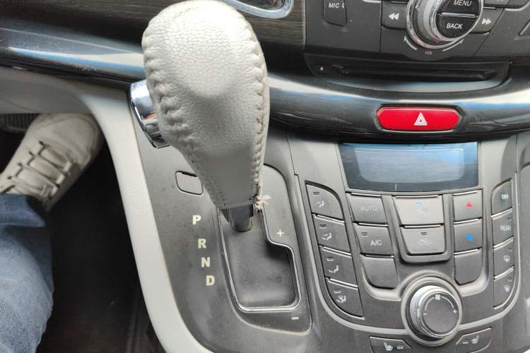 Used JAC Group Refine M5 2014 Colorway 2.0T Gasoline Automatic Business Edition Gear Lever