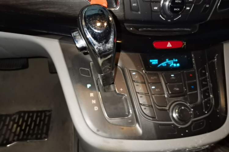 Used JAC Group Refine M5 2014 Colorway 2.0T Gasoline Automatic Business Edition Gear Lever