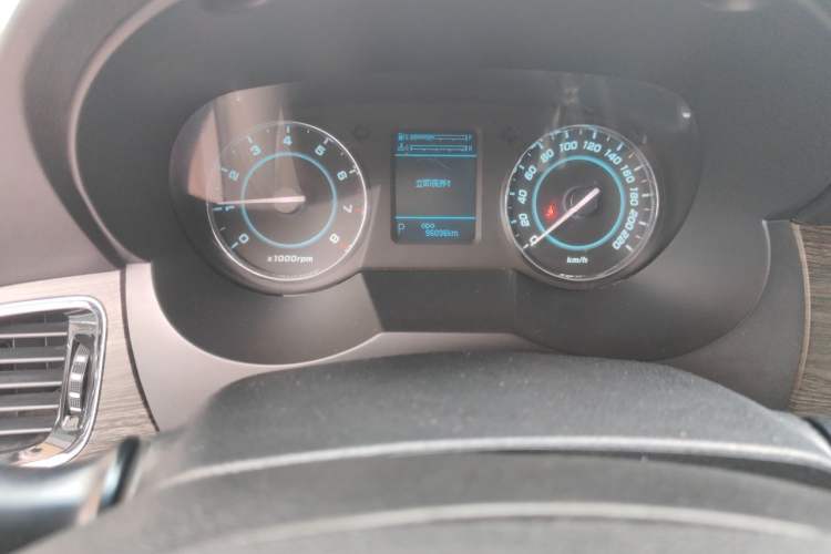 Used JAC Group Refine M5 2014 Colorway 2.0T Gasoline Automatic Business Edition Odometer Close Up