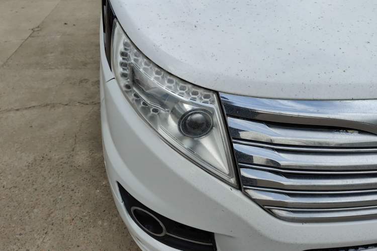 Used JAC Group Refine M5 2014 Colorway 2.0T Gasoline Automatic Business Edition Right Front Headlight