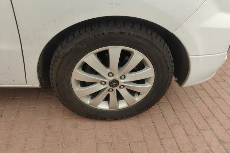 Used JAC Group Refine M5 2014 Colorway 2.0T Gasoline Automatic Business Edition Right Front Wheel Hub