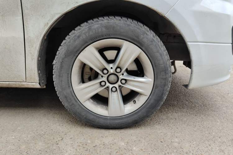 Used JAC Group Refine M5 2014 Colorway 2.0T Gasoline Automatic Business Edition Right Front Wheel Hub