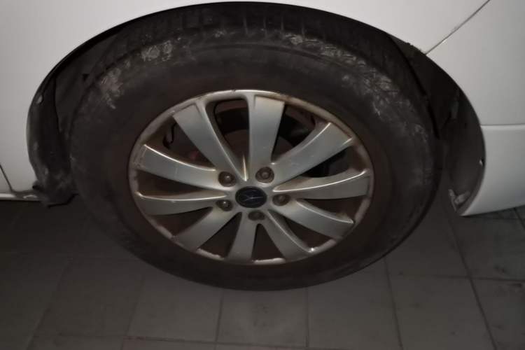 Used JAC Group Refine M5 2014 Colorway 2.0T Gasoline Automatic Business Edition Right Front Wheel Hub