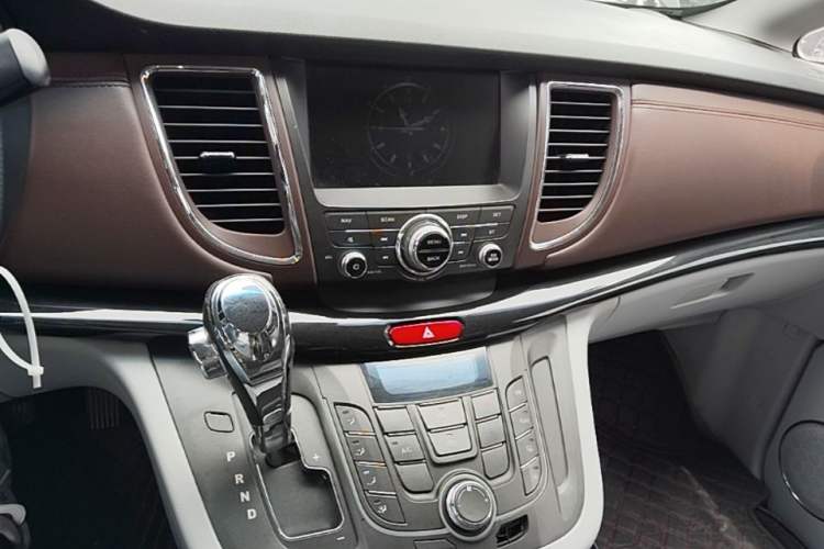 Used JAC Group Refine M5 2016 2.0T Gasoline Automatic Business Edition Audio And AC Panel