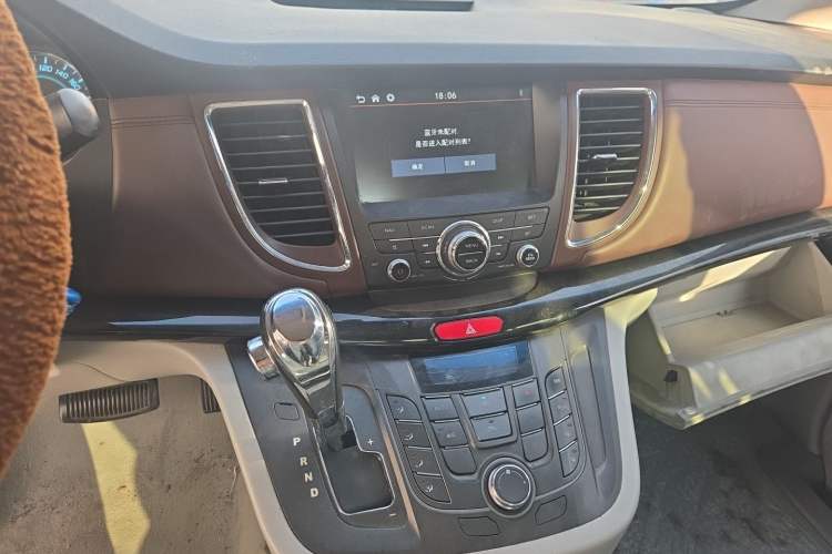 Used JAC Group Refine M5 2016 2.0T Gasoline Automatic Business Edition Audio And AC Panel