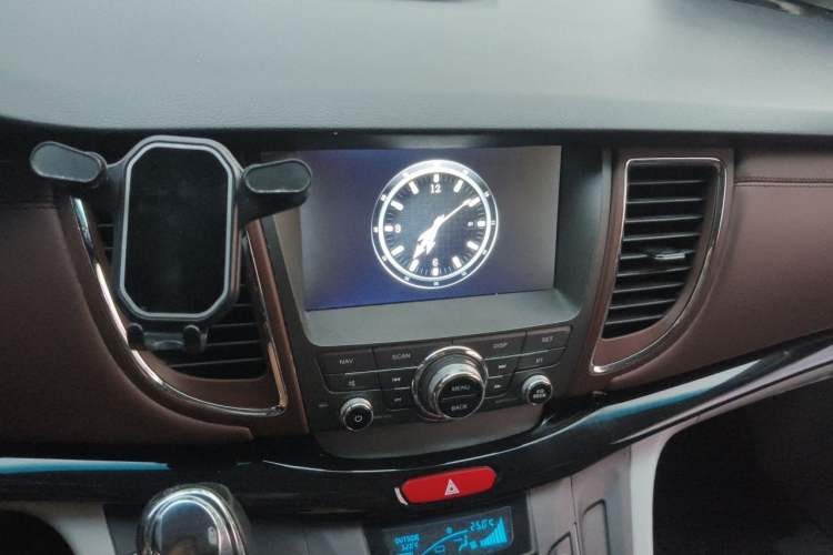 Used JAC Group Refine M5 2016 2.0T Gasoline Automatic Business Edition Audio And AC Panel