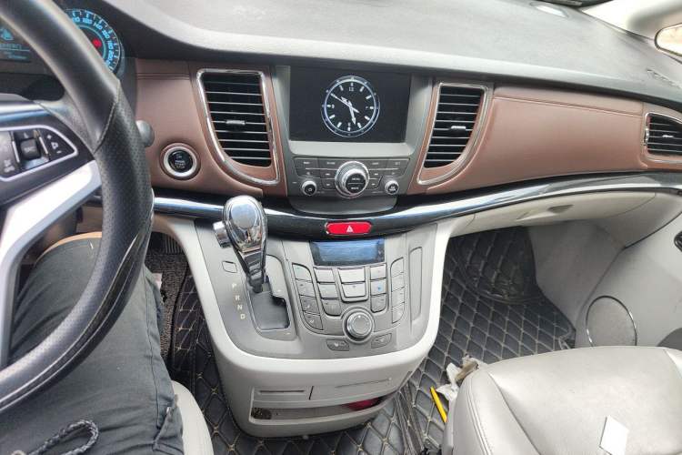 Used JAC Group Refine M5 2016 2.0T Gasoline Automatic Business Edition Audio And AC Panel