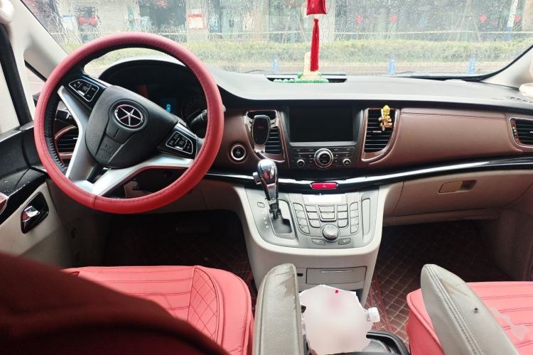 Used JAC Group Refine M5 2016 2.0T Gasoline Automatic Business Edition Center Console