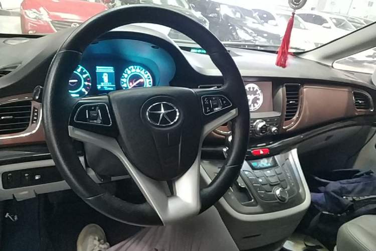 Used JAC Group Refine M5 2016 2.0T Gasoline Automatic Business Edition Center Console
