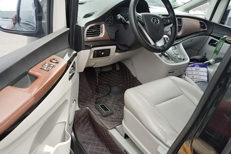 Used JAC Group Refine M5 2016 2.0T Gasoline Automatic Business Edition Driver Seat