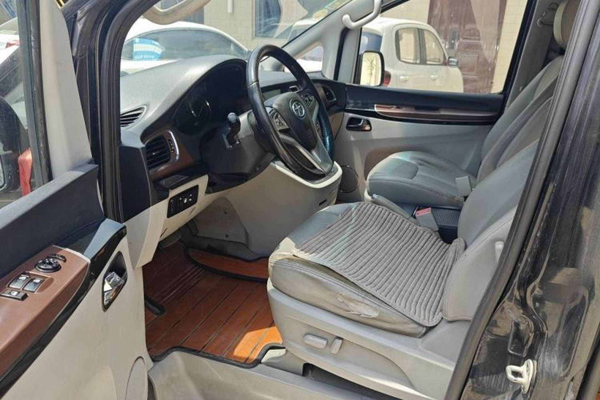 Used JAC Group Refine M5 2016 2.0T Gasoline Automatic Business Edition Driver Seat