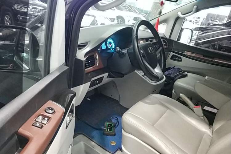 Used JAC Group Refine M5 2016 2.0T Gasoline Automatic Business Edition Driver Seat