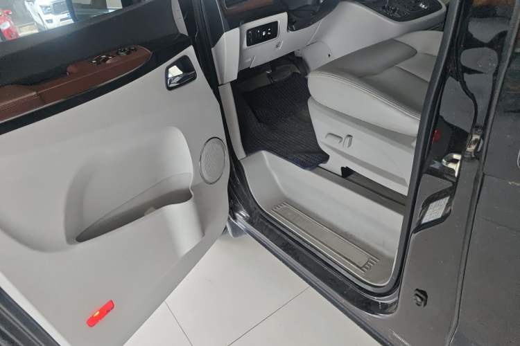 Used JAC Group Refine M5 2016 2.0T Gasoline Automatic Business Edition Driver Seat