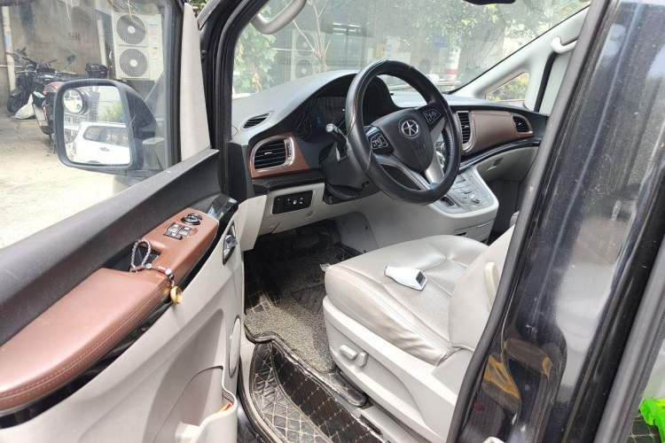Used JAC Group Refine M5 2016 2.0T Gasoline Automatic Business Edition Driver Seat