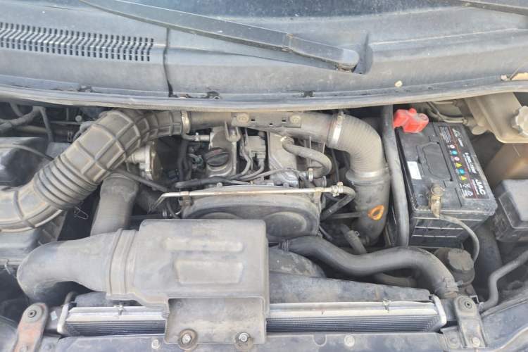 Used JAC Group Refine M5 2016 2.0T Gasoline Automatic Business Edition Engine Bay