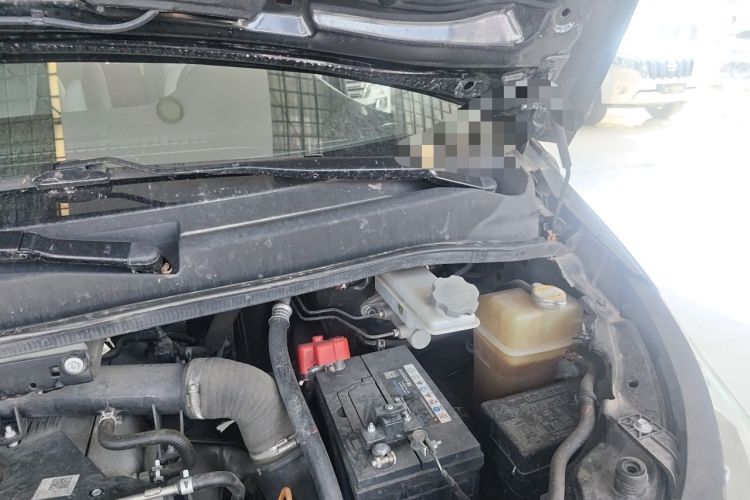 Used JAC Group Refine M5 2016 2.0T Gasoline Automatic Business Edition Engine Bay Left