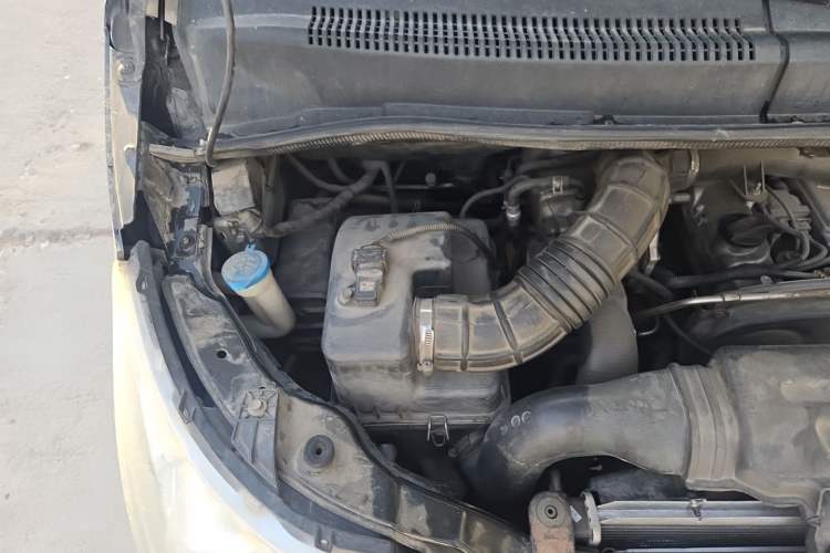 Used JAC Group Refine M5 2016 2.0T Gasoline Automatic Business Edition Engine Bay Right