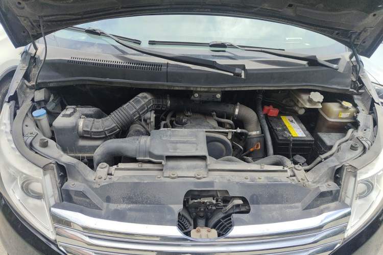 Used JAC Group Refine M5 2016 2.0T Gasoline Automatic Business Edition Engine Bay