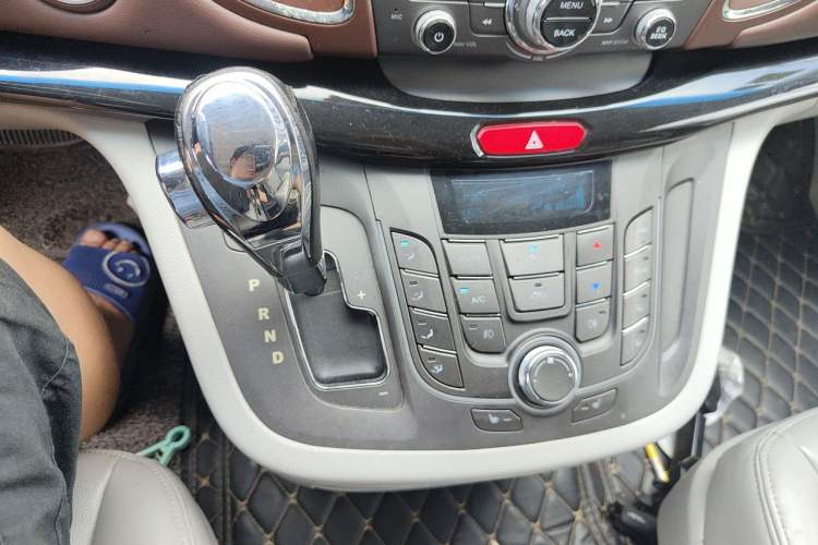 Used JAC Group Refine M5 2016 2.0T Gasoline Automatic Business Edition Gear Lever