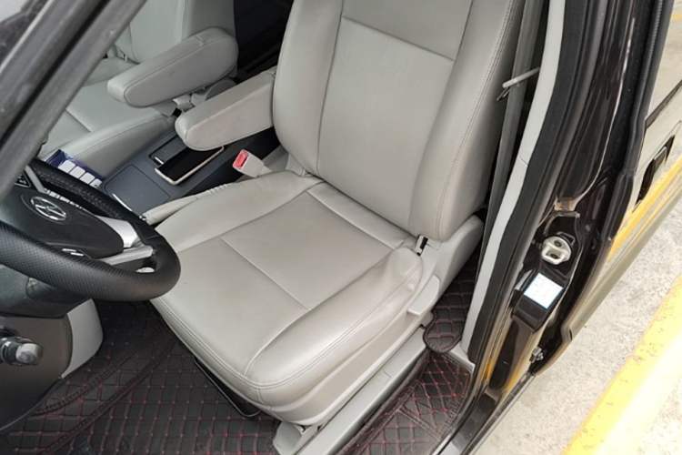 Used JAC Group Refine M5 2016 2.0T Gasoline Automatic Business Edition Left Front Seat