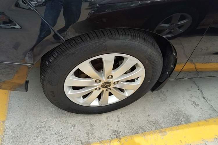 Used JAC Group Refine M5 2016 2.0T Gasoline Automatic Business Edition Left Front Wheel Hub