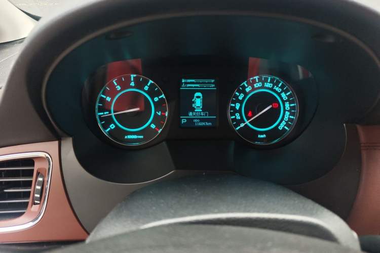 Used JAC Group Refine M5 2016 2.0T Gasoline Automatic Business Edition Odometer Close Up