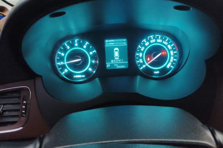Used JAC Group Refine M5 2016 2.0T Gasoline Automatic Business Edition Odometer Close Up