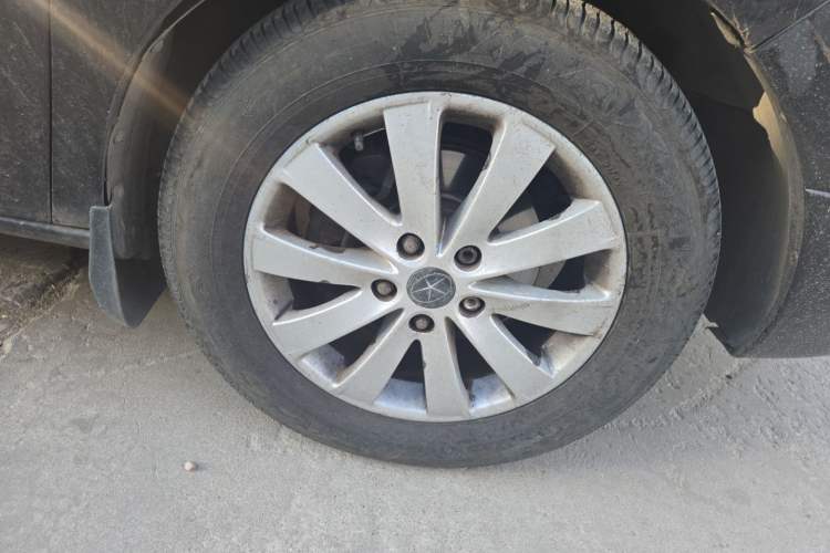 Used JAC Group Refine M5 2016 2.0T Gasoline Automatic Business Edition Right Front Wheel Hub