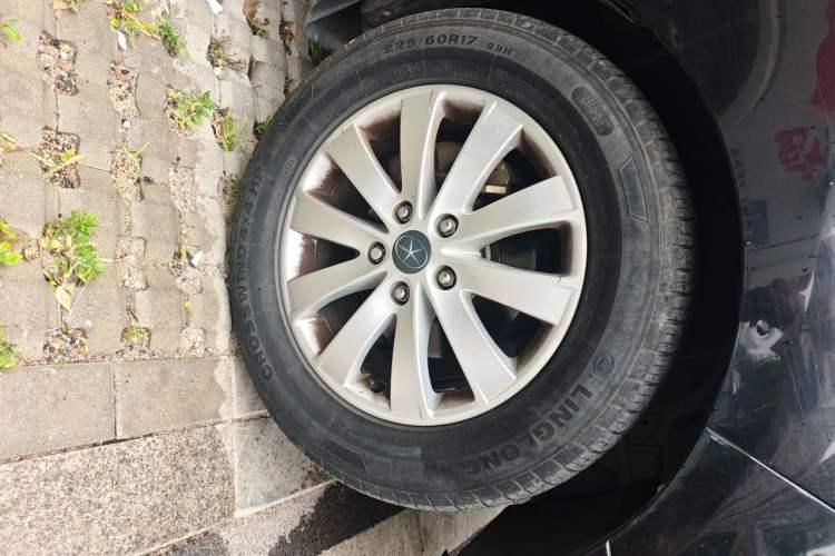 Used JAC Group Refine M5 2016 2.0T Gasoline Automatic Business Edition Right Front Wheel Hub