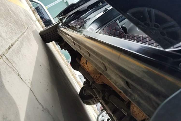 Used JAC Group Refine M5 2016 2.0T Gasoline Automatic Business Edition Right Side Sill