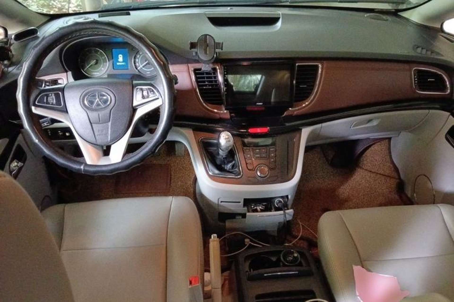 Used JAC Group Refine M5 2016 2.0T Gasoline Manual Business Edition Center Console