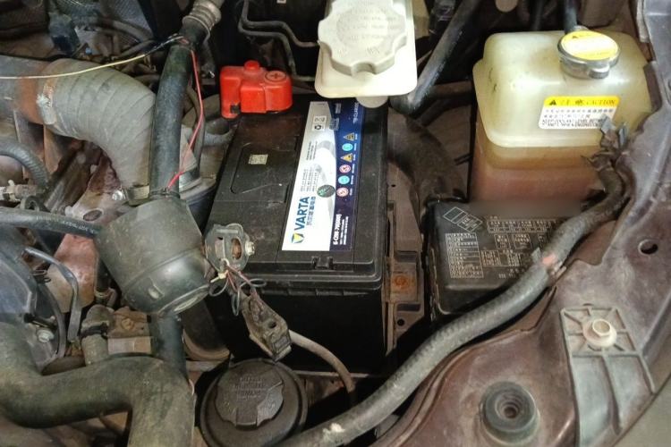 Used JAC Group Refine M5 2016 2.0T Gasoline Manual Business Edition Engine Bay Left
