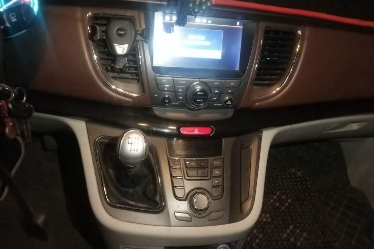 Used JAC Group Refine M5 2016 2.0T Gasoline Manual Business Edition Audio And AC Panel