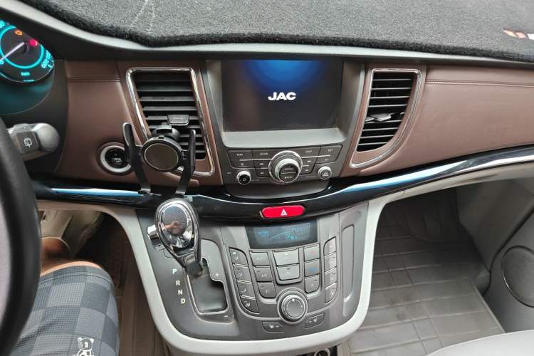 Used JAC Group Refine M5 2016 2.0T Gasoline Automatic Business Edition Audio And AC Panel