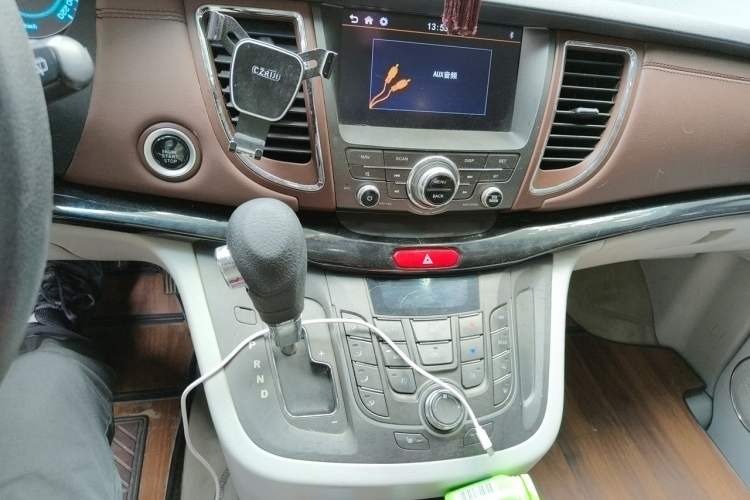 Used JAC Group Refine M5 2016 2.0T Gasoline Automatic Business Edition Audio And AC Panel