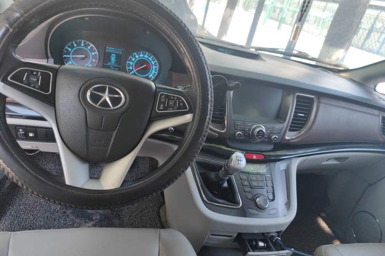 Used JAC Group Refine M5 2016 2.0T Gasoline Manual Business Edition Center Console
